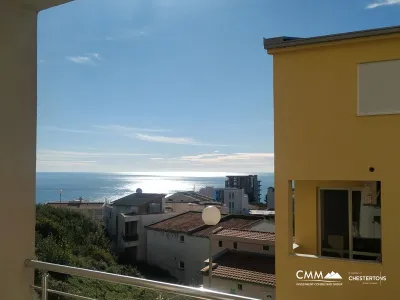 Ulcinj'de deniz manzaralı iki yatak odalı daire