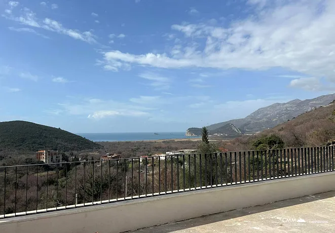 Buljarica'da panoramik deniz manzaralı yeni villa