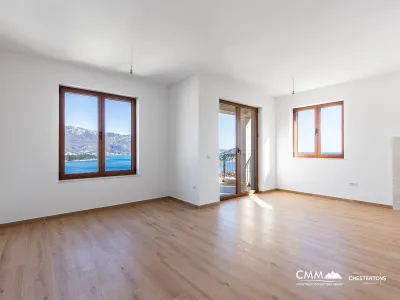 Budva'da Deniz Manzaralı Aydınlık Daire