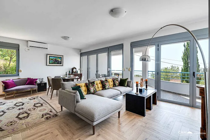 Blizikuće'de Lüks Yatırım Villası – 3 Daire, Havuz ve 120 m² Çatı Terası