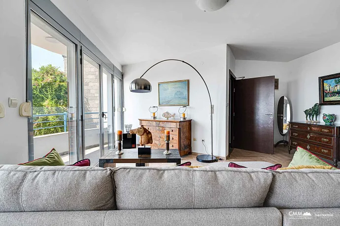 Blizikuće'de Lüks Yatırım Villası – 3 Daire, Havuz ve 120 m² Çatı Terası