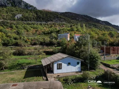 Deniz Manzaralı ve Kendi Su Kaynağı Olan İmarli Arsa – Lapčići, 1.000 m²