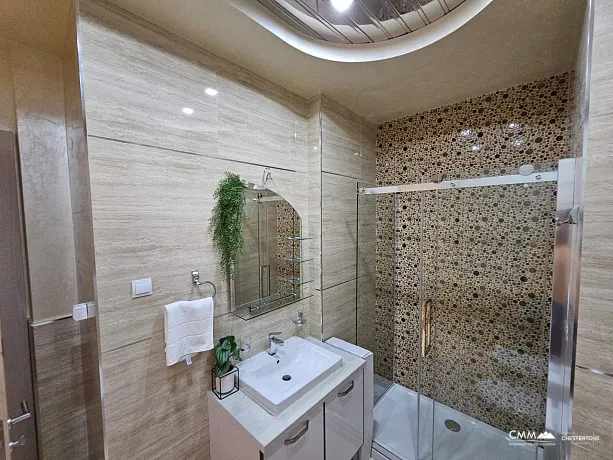 Budva'da iki yatak odalı daire, 112 m²