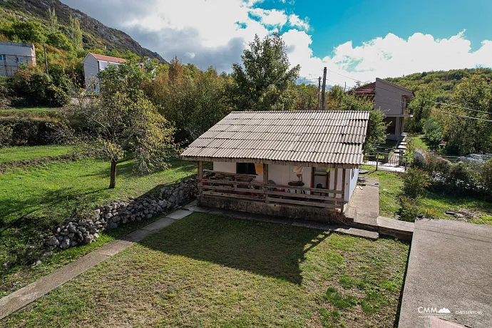 Deniz Manzaralı ve Kendi Su Kaynağı Olan İmarli Arsa – Lapčići, 1.000 m²