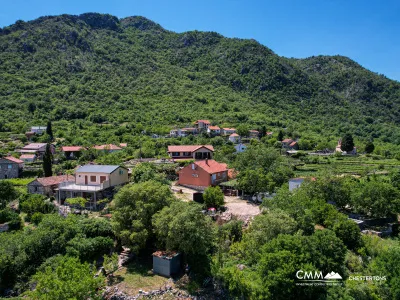 Karadağ'ın en ünlü şarap bölgelerinden biri olan Crmnica'nın kalbinde,
