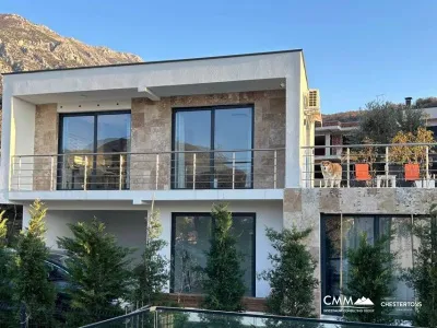 Bar'da Muhteşem Deniz Manzaralı Modern Villa