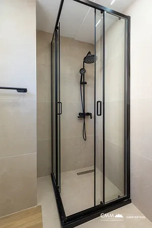 Bečići’de Deniz Manzaralı 64 m² Geniş Daire