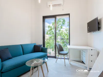 Tivat'ta yeni bir evde stüdyo ve çatı katı