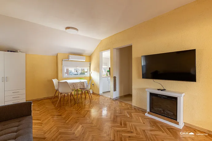 Budva’da 60 m², iki odalı daire, plaja yakın mükemmel konum