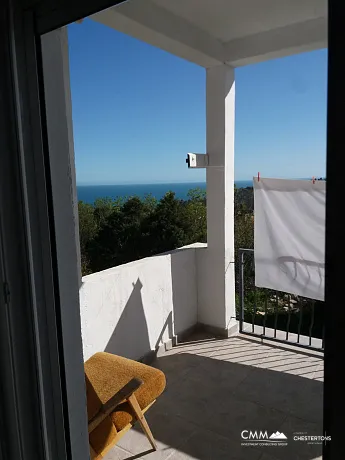 Sutomore'da iki katlı ev