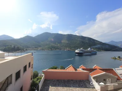 Lepetane'de deniz manzaralı satılık daire