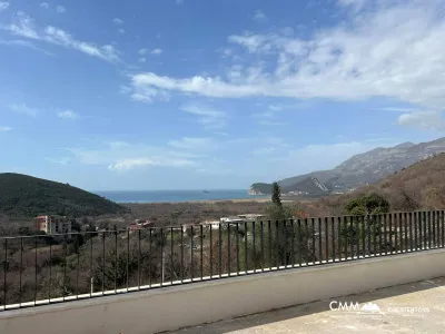 Buljarica'da panoramik deniz manzaralı yeni villa