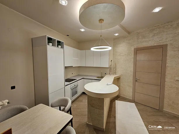 Budva'da iki yatak odalı daire, 112 m²