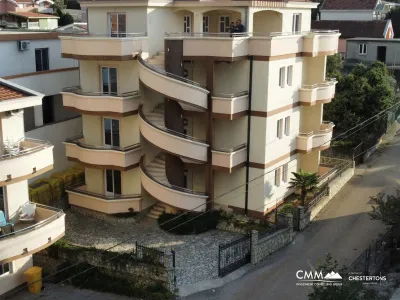 Deniz manzaralı geniş apartman