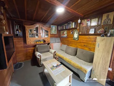 Budva'da 355 m² arsa üzerinde 50 m² ev