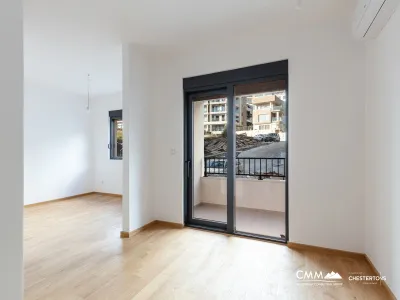 Becici'deki bir konut kompleksinde yeni stüdyo