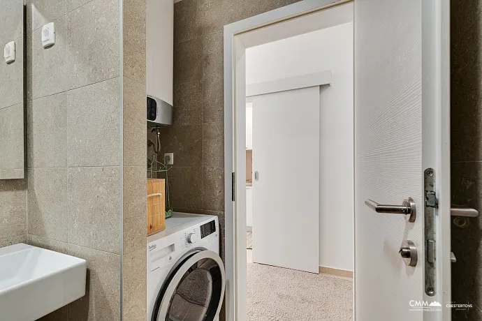 Dobrota’da 86 m² Satılık Daire – Geniş Teras, Deniz Manzarası, Garaj ve Depo