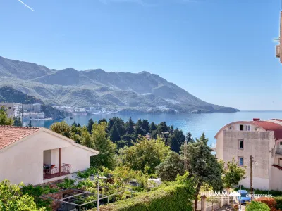 Bečići’de Tam Donanımlı Otel ve Restoran – Denize 200m