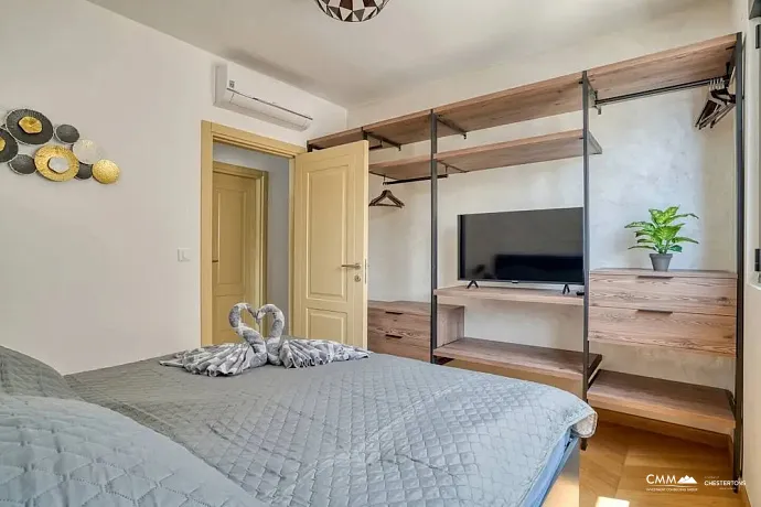 3 odalı daire, 90 m², Blizikuće — Sveti Stefan manzarası