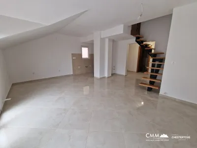 Igalo'da deniz manzaralı üç yatak odalı dubleks daire