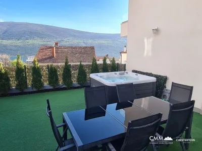Djenovici'de deniz manzaralı güzel daire