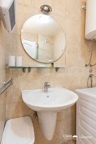 Sveti Stefan'da deniz manzaralı geniş dubleks daire