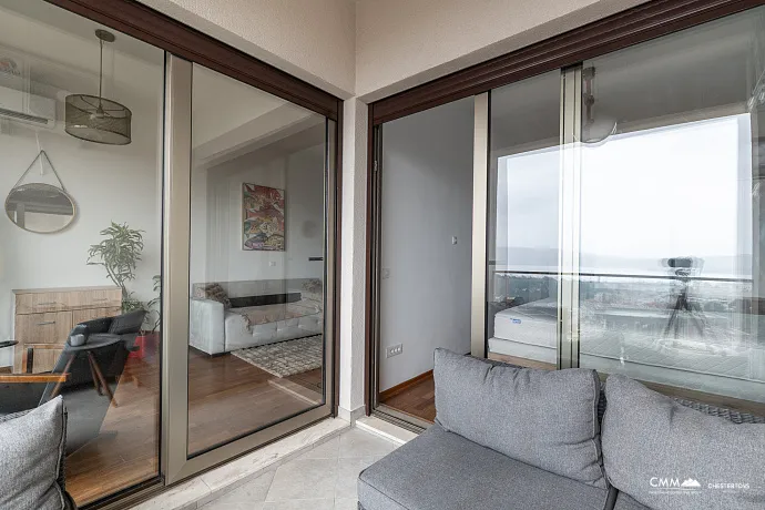 Tivat, Mažina Bölgesinde Deniz Manzaralı Geniş Daire