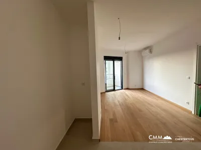 Bečići’de garajlı tek yatak odalı daire