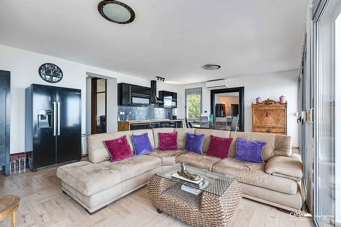 Blizikuće'de Lüks Yatırım Villası – 3 Daire, Havuz ve 120 m² Çatı Terası