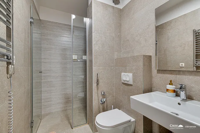 Dobrota’da 86 m² Satılık Daire – Geniş Teras, Deniz Manzarası, Garaj ve Depo