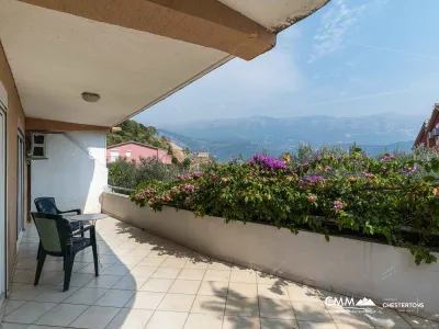 Budva Merkezine Yakın, Teraslı Geniş 2+1 Daire