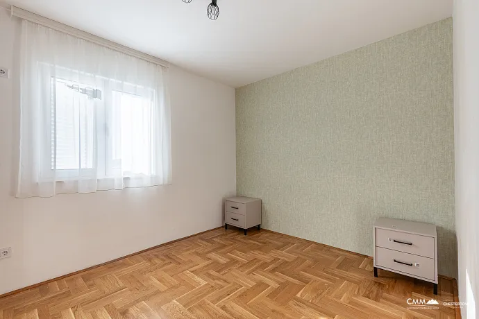 Bečići’de Deniz Manzaralı 64 m² Geniş Daire