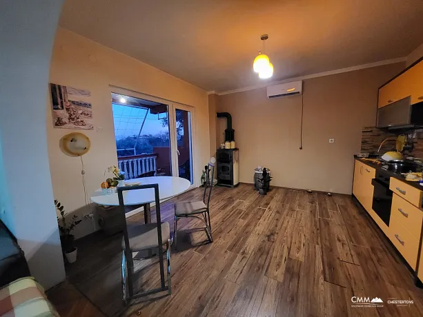 Satılık deniz manzaralı üç katlı ev