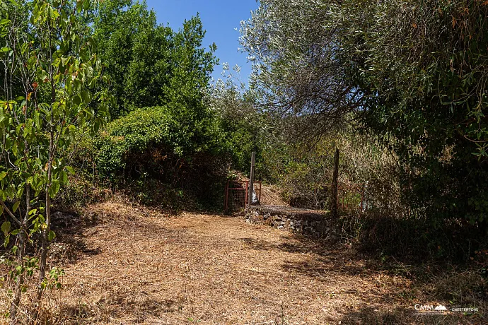 Glavatičići’de 105 m² Taş Ev ve 2100 m² Arsa