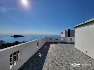 Utjeha'da panoramik deniz manzaralı geniş ev