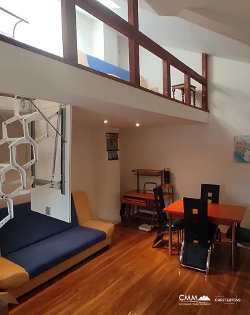 Karadağ'ın Kalbinde Büyüleyici Bir Sahil Dairesi