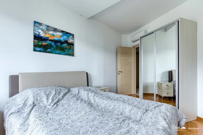 Modern One-Bedroom Apartment with Sea & Mountain Views