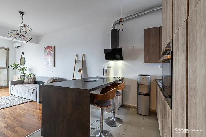 Tivat, Mažina Bölgesinde Deniz Manzaralı Geniş Daire