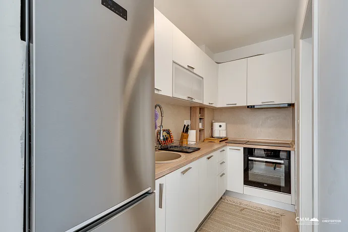 Dobrota’da 86 m² Satılık Daire – Geniş Teras, Deniz Manzarası, Garaj ve Depo