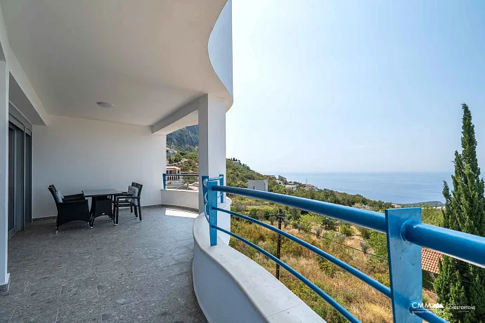 Blizikuće'de Lüks Yatırım Villası – 3 Daire, Havuz ve 120 m² Çatı Terası