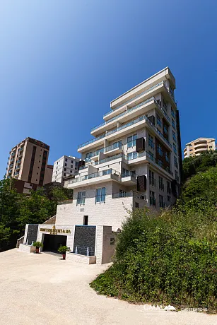 Panoramik Deniz Manzaralı Lüks 2+1 Daire 64 m² – Bečići