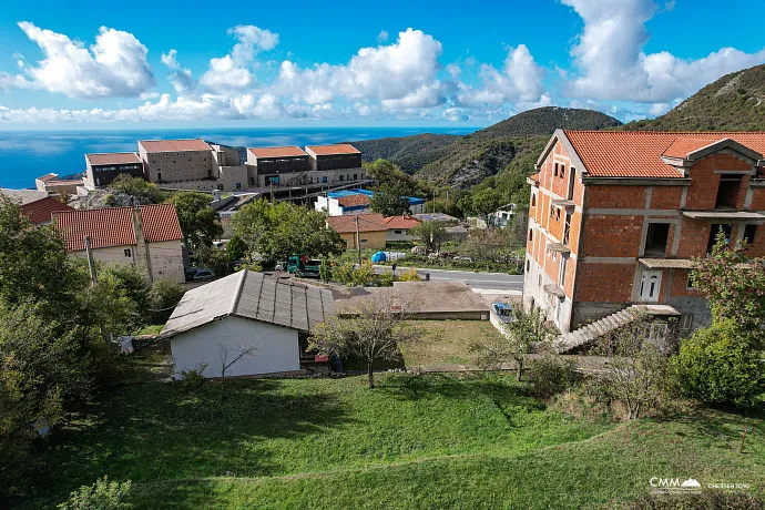 Deniz Manzaralı ve Kendi Su Kaynağı Olan İmarli Arsa – Lapčići, 1.000 m²