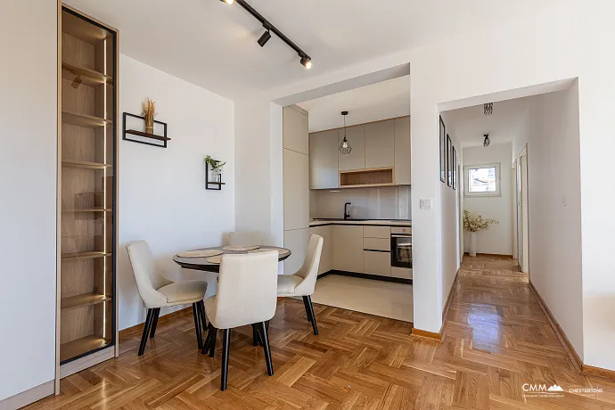 Bečići’de Deniz Manzaralı 64 m² Geniş Daire
