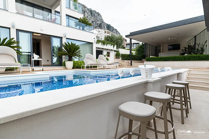 Sveti Stefan’a yakın, Blizikuće’de lüks villa