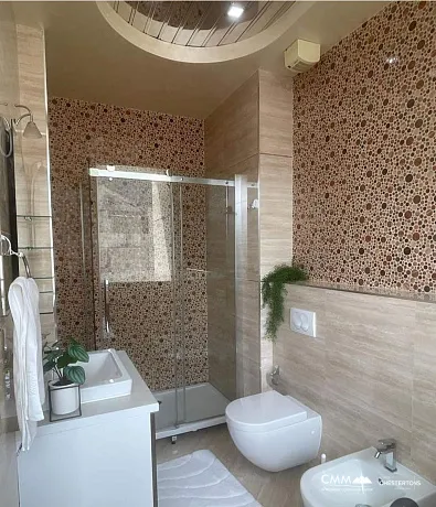 Budva'da iki yatak odalı daire, 112 m²