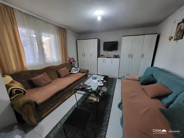 Bar'da üç yatak odalı ev