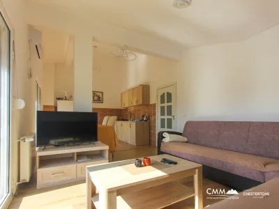 Pitoresk Susanj bölgesinde, Bar şehrinde 553m2 geniş ev
