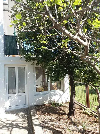 Sutomore'da iki katlı ev