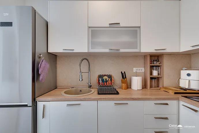 Dobrota’da 86 m² Satılık Daire – Geniş Teras, Deniz Manzarası, Garaj ve Depo