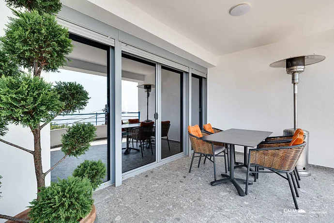 Blizikuće'de Lüks Yatırım Villası – 3 Daire, Havuz ve 120 m² Çatı Terası